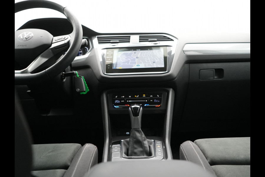 Volkswagen Tiguan 1.4 TSI eHybrid Elegance PHEV 245pk | Adaptive Cruise | Camera | IQ Light | Alcantara Comfortstoelen Massage & Verwarmd | Apple Carplay | Stuur Verwarmd | Navigatie | DAB | Plug In Hybrid |