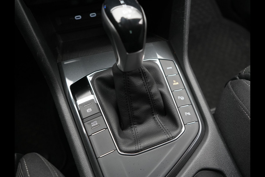 Volkswagen Tiguan 1.4 TSI eHybrid Elegance PHEV 245pk | Adaptive Cruise | Camera | IQ Light | Alcantara Comfortstoelen Massage & Verwarmd | Apple Carplay | Stuur Verwarmd | Navigatie | DAB | Plug In Hybrid |