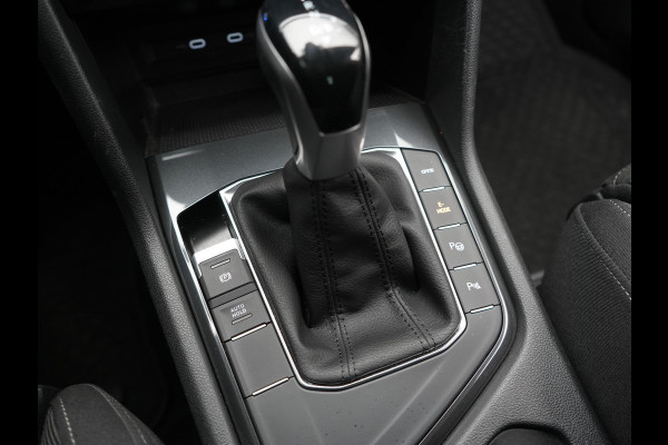 Volkswagen Tiguan 1.4 TSI eHybrid Elegance PHEV 245pk | Adaptive Cruise | Camera | IQ Light | Alcantara Comfortstoelen Massage & Verwarmd | Apple Carplay | Stuur Verwarmd | Navigatie | DAB | Plug In Hybrid |