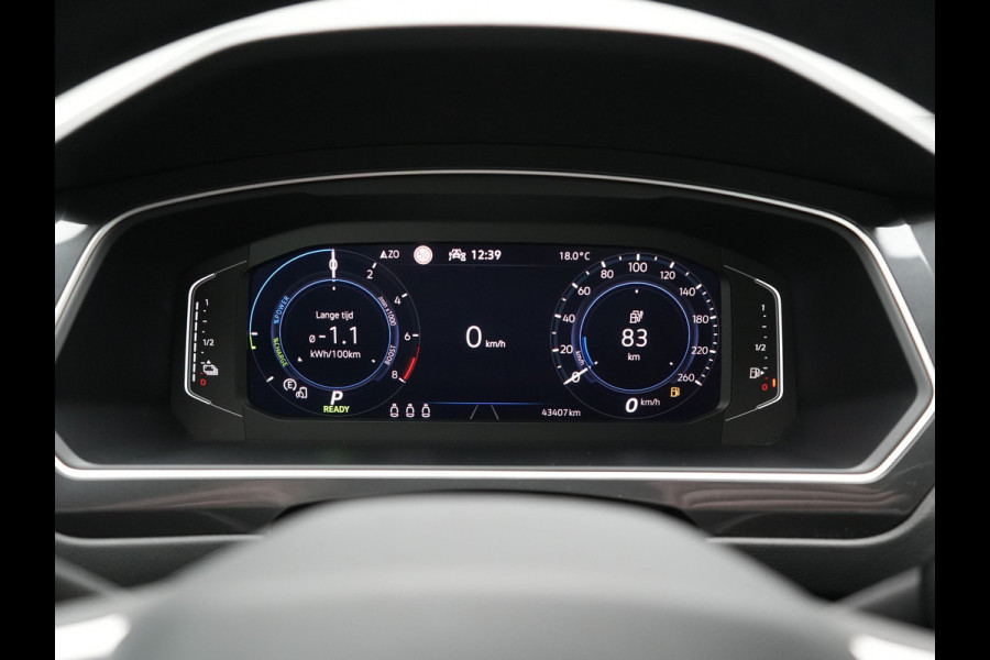 Volkswagen Tiguan 1.4 TSI eHybrid Elegance PHEV 245pk | Adaptive Cruise | Camera | IQ Light | Alcantara Comfortstoelen Massage & Verwarmd | Apple Carplay | Stuur Verwarmd | Navigatie | DAB | Plug In Hybrid |