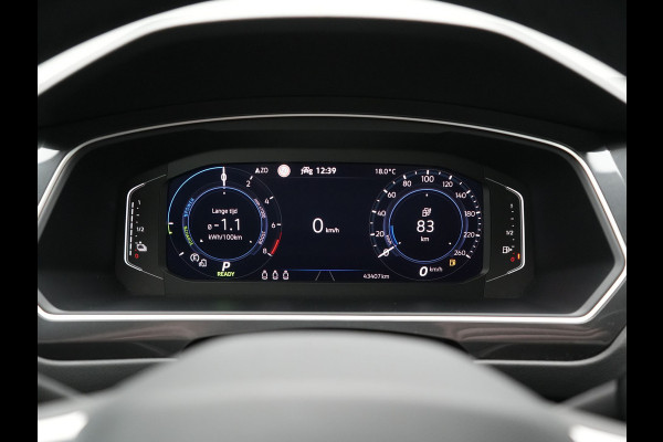 Volkswagen Tiguan 1.4 TSI eHybrid Elegance PHEV 245pk | Adaptive Cruise | Camera | IQ Light | Alcantara Comfortstoelen Massage & Verwarmd | Apple Carplay | Stuur Verwarmd | Navigatie | DAB | Plug In Hybrid |
