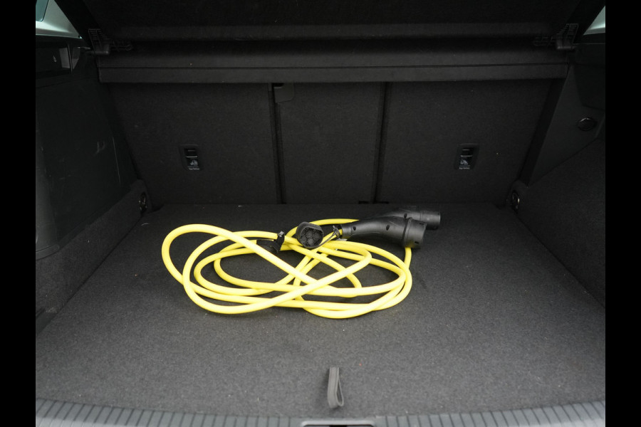 Volkswagen Tiguan 1.4 TSI eHybrid Elegance PHEV 245pk | Adaptive Cruise | Camera | IQ Light | Alcantara Comfortstoelen Massage & Verwarmd | Apple Carplay | Stuur Verwarmd | Navigatie | DAB | Plug In Hybrid |