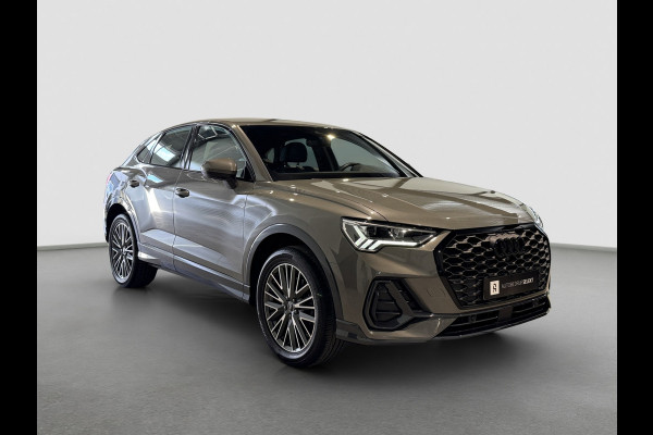 Audi Q3 Sportback 45 TFSI e S-line | Trekhaak | Camera | Chronosgrau | Matrix | Elektr. stoelen | Dodehoek | 1e eigenaar