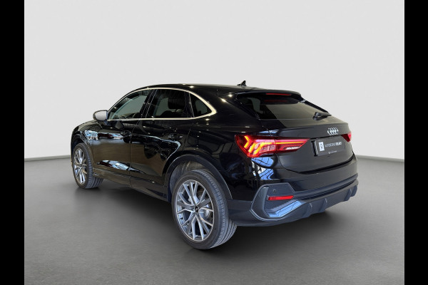 Audi Q3 Sportback 45 TFSI e S-line | 20 inch | LED | Carplay | Dodehoek | Alcantara | Virtual | Stoelverwarming | ACC | 1e eig.