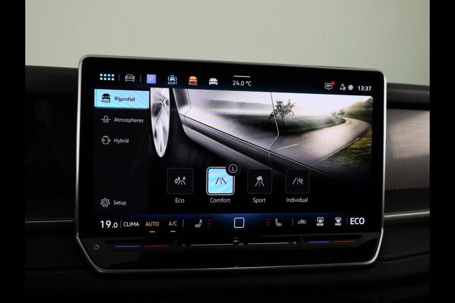 Volkswagen Tayron 1.5 eHybrid Life Edition 204 pk Automaat (DSG) | Navigatie | Trekhaak (wegklapbaar) | Parkeersensoren (Park assist) | Achteruitrijcamera | Autom. airco (3 zones) | Stoelverwarming |