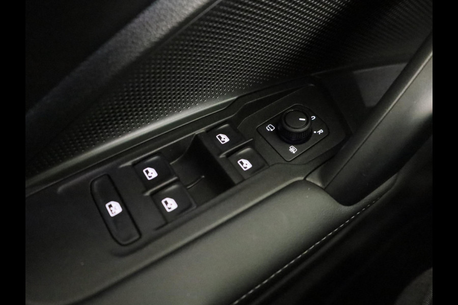 Volkswagen Tayron 1.5 eHybrid Life Edition 204 pk Automaat (DSG) | Navigatie | Trekhaak (wegklapbaar) | Parkeersensoren (Park assist) | Achteruitrijcamera | Autom. airco (3 zones) | Stoelverwarming |
