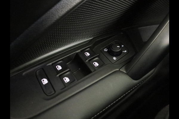 Volkswagen Tayron 1.5 eHybrid Life Edition 204 pk Automaat (DSG) | Navigatie | Trekhaak (wegklapbaar) | Parkeersensoren (Park assist) | Achteruitrijcamera | Autom. airco (3 zones) | Stoelverwarming |