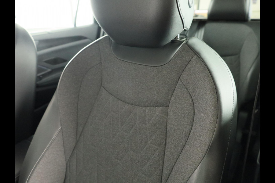 Volkswagen Tayron 1.5 eHybrid Life Edition 204 pk Automaat (DSG) | Navigatie | Trekhaak (wegklapbaar) | Parkeersensoren (Park assist) | Achteruitrijcamera | Autom. airco (3 zones) | Stoelverwarming |