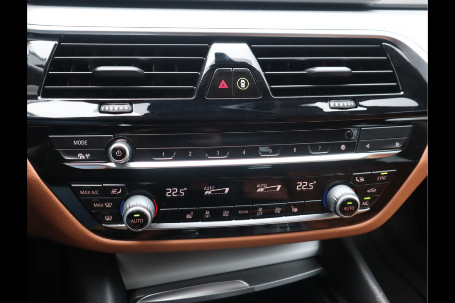 BMW 5 Serie Touring 520i High Executive Edition Trekhaak/ Stoelverw. / Leder / Voorzien van 2 jaar Apk