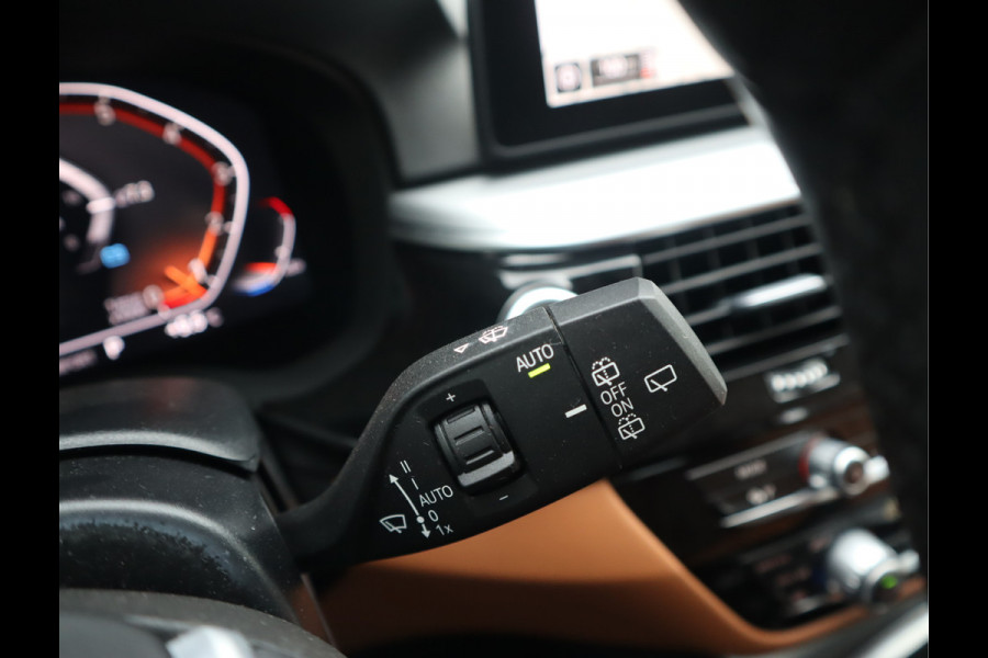 BMW 5 Serie Touring 520i High Executive Edition Trekhaak/ Stoelverw. / Leder / Voorzien van 2 jaar Apk