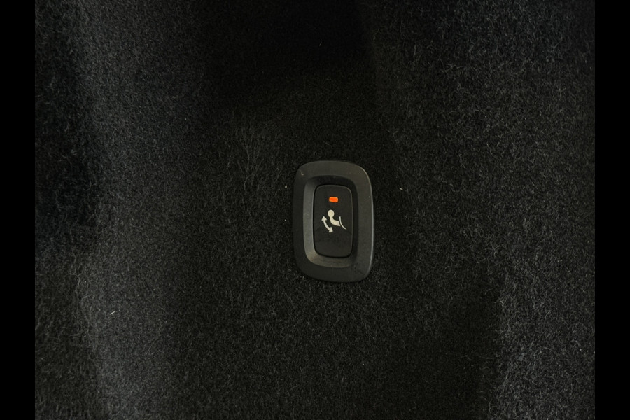 Volvo XC60 2.0 T6 | Pano | Trekhaak | Nieuw model | Thunder Grey | Apple Carplay | Plug-in hyrbid | Camera | Eerste eigenaar