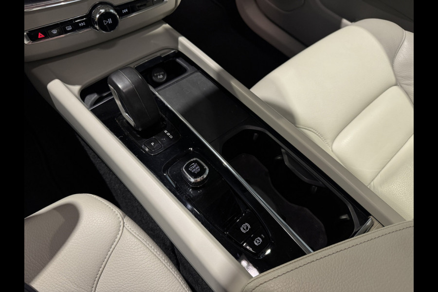 Volvo XC60 2.0 T6 | Pano | Trekhaak | Nieuw model | Thunder Grey | Apple Carplay | Plug-in hyrbid | Camera | Eerste eigenaar