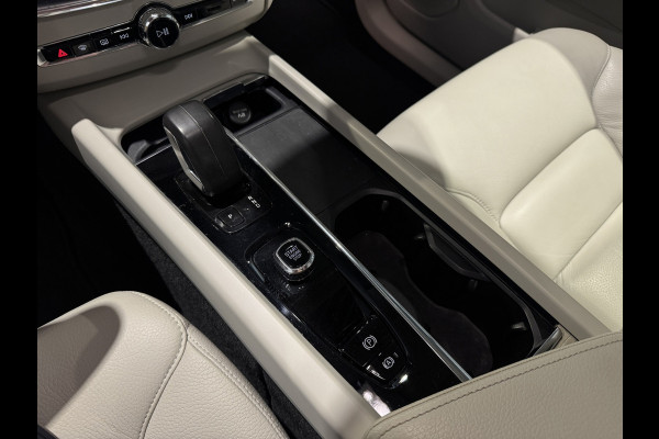 Volvo XC60 2.0 T6 | Pano | Trekhaak | Nieuw model | Thunder Grey | Apple Carplay | Plug-in hyrbid | Camera | Eerste eigenaar