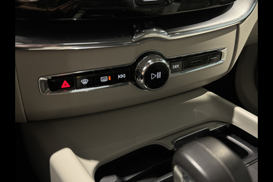 Volvo XC60 2.0 T6 | Pano | Trekhaak | Nieuw model | Thunder Grey | Apple Carplay | Plug-in hyrbid | Camera | Eerste eigenaar