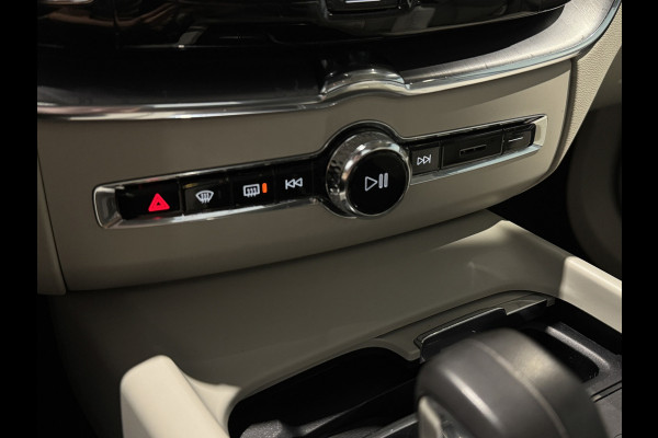 Volvo XC60 2.0 T6 | Pano | Trekhaak | Nieuw model | Thunder Grey | Apple Carplay | Plug-in hyrbid | Camera | Eerste eigenaar