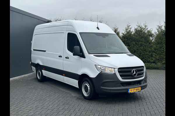 Mercedes-Benz Sprinter 317 CDI 170 PK 3.5T RWD / L2H2 / AUTOMAAT / 270 A DEUREN / AIRCO / CRUISE / APPLE CARPLAY / 3-ZITS / CAMERA