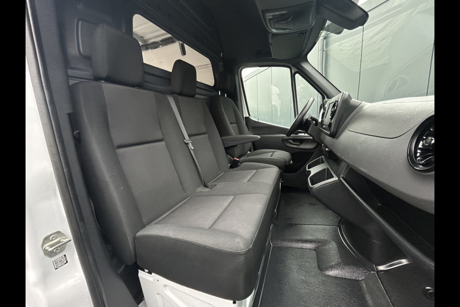 Mercedes-Benz Sprinter 317 CDI 170 PK 3.5T RWD / L2H2 / AUTOMAAT / 270 A DEUREN / AIRCO / CRUISE / APPLE CARPLAY / 3-ZITS / CAMERA