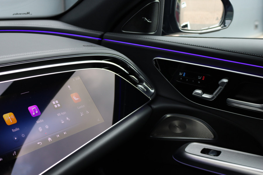 Mercedes-Benz E-Klasse Estate 300 de 4MATIC AMG Line | Hyperscreen | Distronic+ | Zonweringpakket | Trekhaak | Stoelventilatie | HUD | 3D-Display | Burmester | Panoramadak |