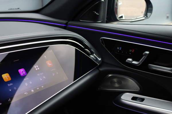 Mercedes-Benz E-Klasse Estate 300 de 4MATIC AMG Line | Hyperscreen | Distronic+ | Zonweringpakket | Trekhaak | Stoelventilatie | HUD | 3D-Display | Burmester | Panoramadak |