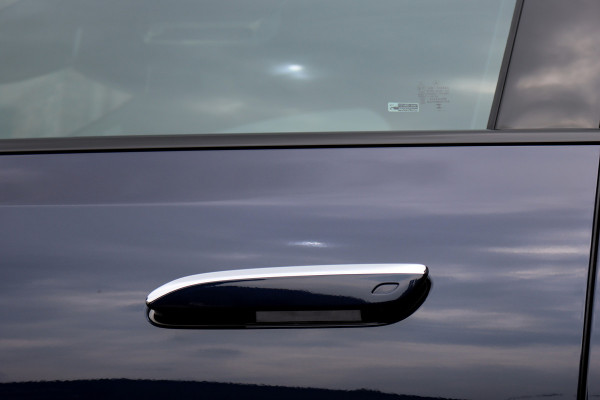 Mercedes-Benz E-Klasse Estate 300 de 4MATIC AMG Line | Hyperscreen | Distronic+ | Zonweringpakket | Trekhaak | Stoelventilatie | HUD | 3D-Display | Burmester | Panoramadak |