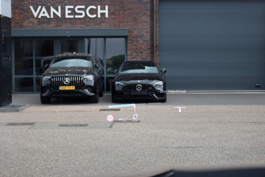 Mercedes-Benz E-Klasse Estate 300 de 4MATIC AMG Line | Hyperscreen | Distronic+ | Zonweringpakket | Trekhaak | Stoelventilatie | HUD | 3D-Display | Burmester | Panoramadak |