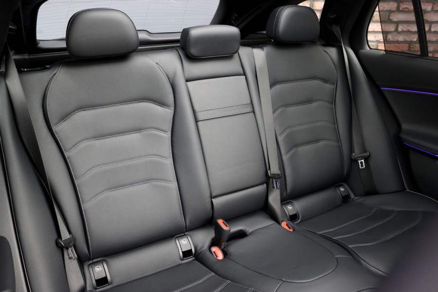 Mercedes-Benz E-Klasse Estate 300 de 4MATIC AMG Line | Hyperscreen | Distronic+ | Zonweringpakket | Trekhaak | Stoelventilatie | HUD | 3D-Display | Burmester | Panoramadak |