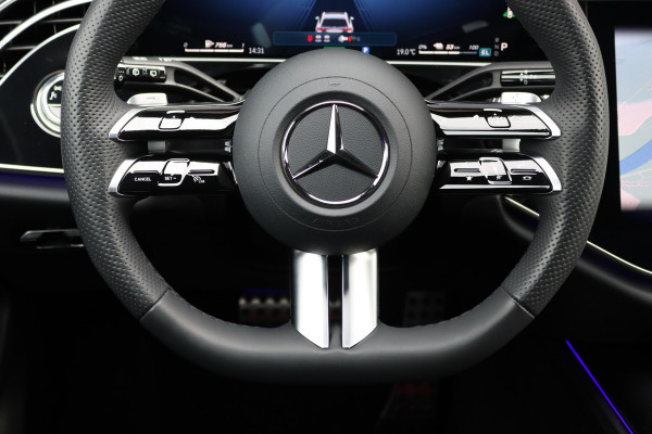 Mercedes-Benz E-Klasse Estate 300 de 4MATIC AMG Line | Hyperscreen | Distronic+ | Zonweringpakket | Trekhaak | Stoelventilatie | HUD | 3D-Display | Burmester | Panoramadak |