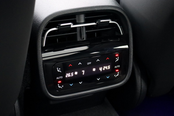 Mercedes-Benz E-Klasse Estate 300 de 4MATIC AMG Line | Hyperscreen | Distronic+ | Zonweringpakket | Trekhaak | Stoelventilatie | HUD | 3D-Display | Burmester | Panoramadak |