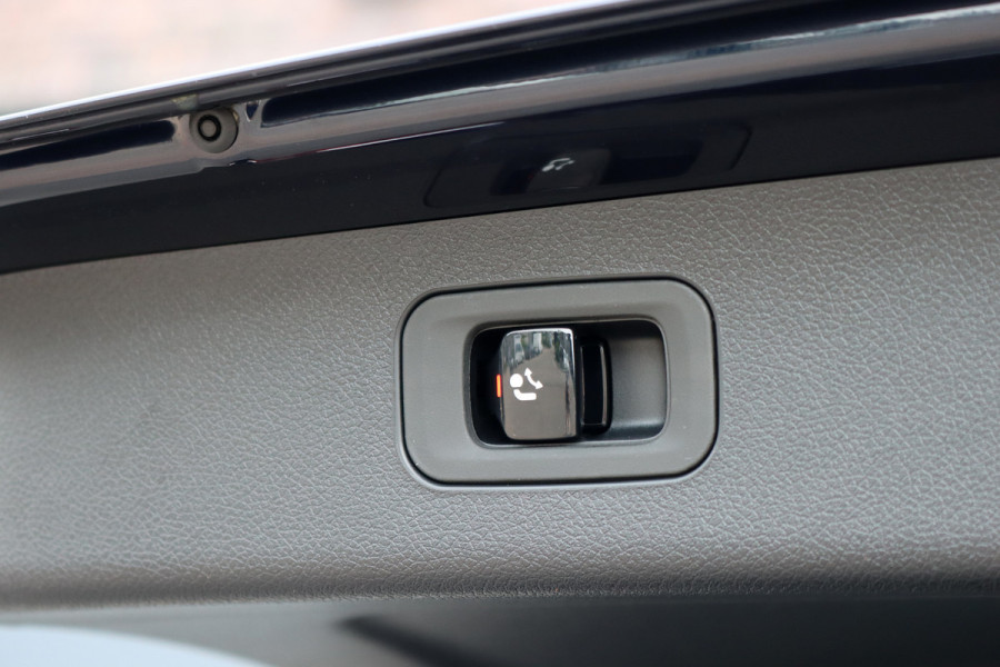 Mercedes-Benz E-Klasse Estate 300 de 4MATIC AMG Line | Hyperscreen | Distronic+ | Zonweringpakket | Trekhaak | Stoelventilatie | HUD | 3D-Display | Burmester | Panoramadak |