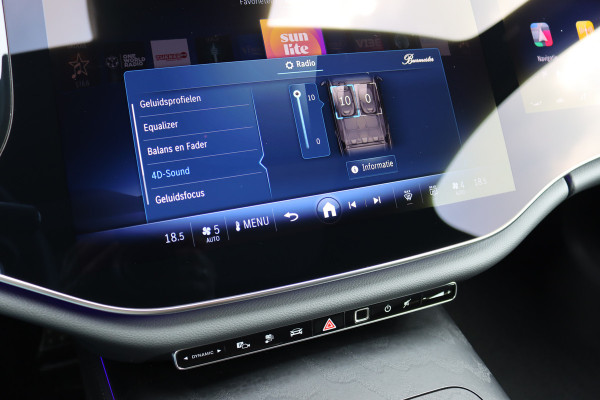Mercedes-Benz E-Klasse Estate 300 de 4MATIC AMG Line | Hyperscreen | Distronic+ | Zonweringpakket | Trekhaak | Stoelventilatie | HUD | 3D-Display | Burmester | Panoramadak |