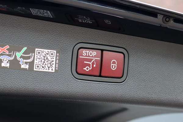 Mercedes-Benz E-Klasse Estate 300 de 4MATIC AMG Line | Hyperscreen | Distronic+ | Zonweringpakket | Trekhaak | Stoelventilatie | HUD | 3D-Display | Burmester | Panoramadak |