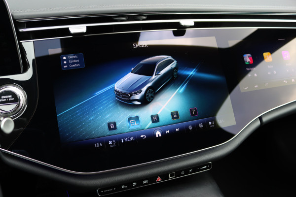 Mercedes-Benz E-Klasse Estate 300 de 4MATIC AMG Line | Hyperscreen | Distronic+ | Zonweringpakket | Trekhaak | Stoelventilatie | HUD | 3D-Display | Burmester | Panoramadak |