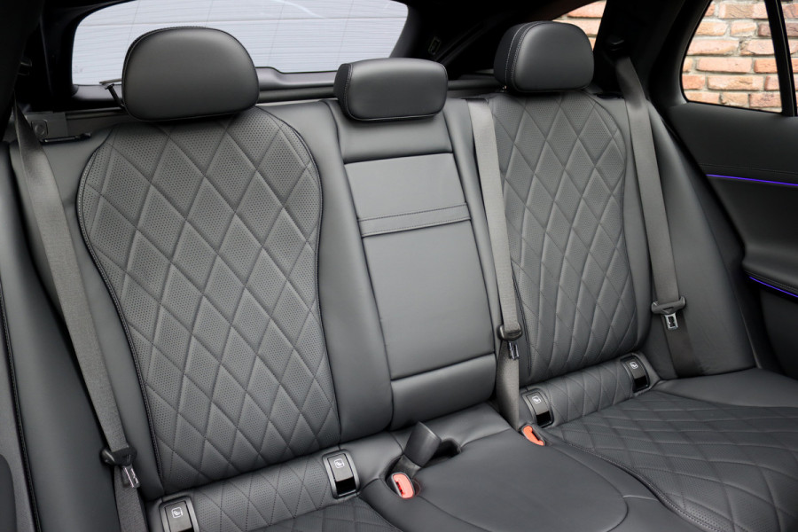 Mercedes-Benz E-Klasse Estate 300 e Exclusive Line Premium+ | Hyperscreen | Luchtvering | Distronic | Nappa Leder | Stoelventilatie | 3D-Display | Trekhaak | Burmester | Digital Light |