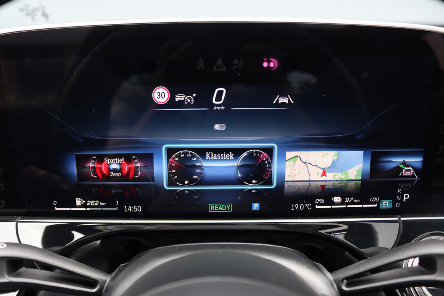 Mercedes-Benz E-Klasse Estate 300 e Exclusive Line Premium+ | Hyperscreen | Luchtvering | Distronic | Nappa Leder | Stoelventilatie | 3D-Display | Trekhaak | Burmester | Digital Light |