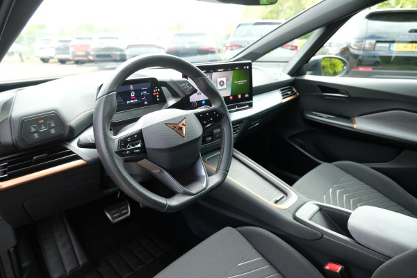 CUPRA Born Edition 62 kWh | Stoelverwarming | Camera | Stuurwielverwarming | Lichtmetalen velgen | Apple Carplay/Android Auto | 18 inch LMV |