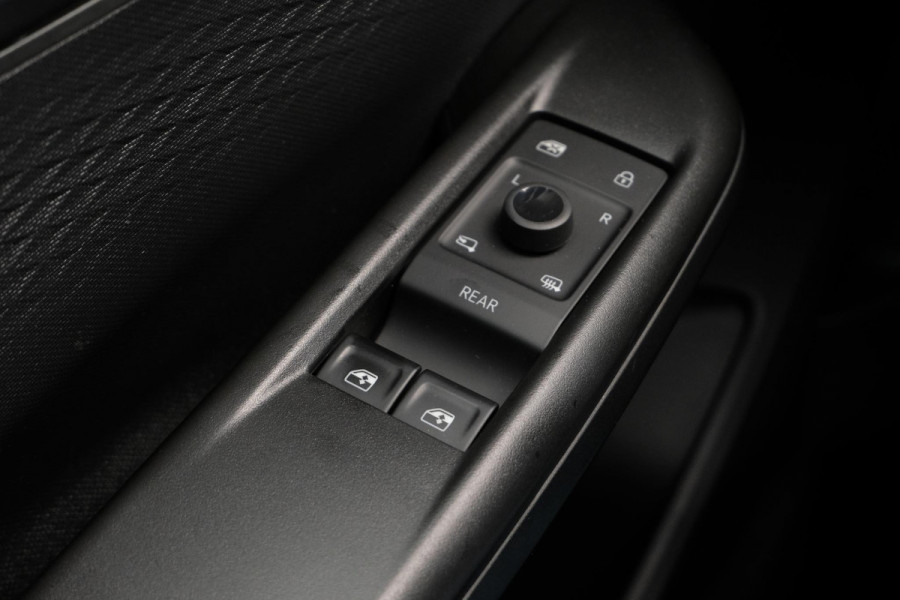 CUPRA Born Edition 62 kWh | Stoelverwarming | Camera | Stuurwielverwarming | Lichtmetalen velgen | Apple Carplay/Android Auto | 18 inch LMV |