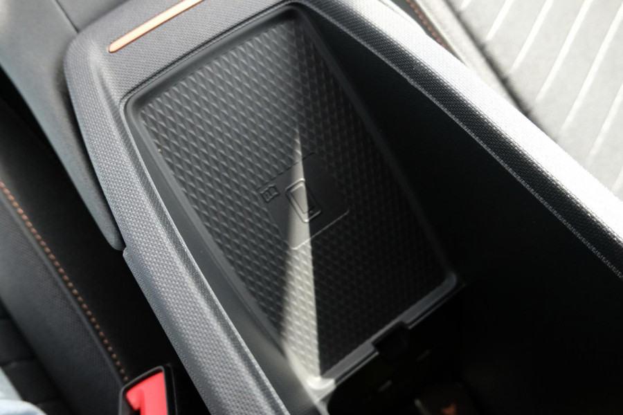 CUPRA Born Edition 62 kWh | Stoelverwarming | Camera | Stuurwielverwarming | Lichtmetalen velgen | Apple Carplay/Android Auto | 18 inch LMV |