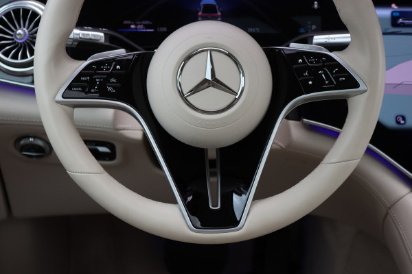 Mercedes-Benz EQS SUV 450+ AMG Line 108 kWh | Luchtvering | Hyperscreen | Achterasbesturing | Distronic+ | Entertainment Achter | Massage | Burmester | Verwarmd Stuurwiel | Tablet | HUD |