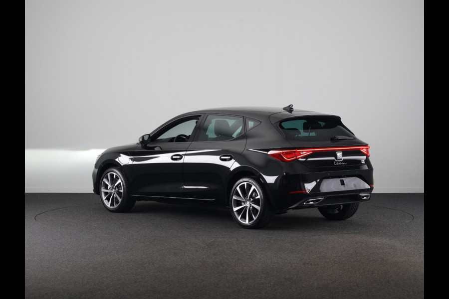 Seat Leon 1.5 TSI e-Hybrid FR Business | Technology Pack | Velgen 'Performance Supreme', 18 inch | Elektr. Trekhaak | Midnight Black Metallic