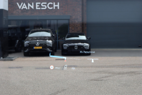 Mercedes-Benz EQE SUV 350 4MATIC AMG Line Premium+ 91 kWh | Luchtvering | Hyperscreen | Achterasbesturing | Distronic+ | Panoramadak | Burmester | Digital Light | Surround Camera | 22kW | Warmtepomp |