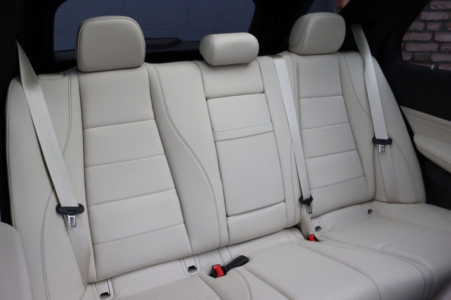 Mercedes-Benz GLE 400 e 4MATIC AMG Line | Luchtvering | Distronic | Burmester | Verwarmd Stuurwiel | Panoramadak | Trekhaak | Stoelverwarming V+A | Augmented Reality | Surround Camera |