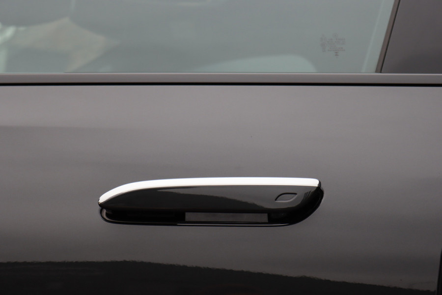 Mercedes-Benz E-Klasse 400 e 4MATIC AMG Line | Hyperscreen | Luchtvering | Achterasbesturing | Distronic+ | HUD | Massage | Burmester | Nappa Leder | Trekhaak | Vlakkenverwarming | Stoelventilatie | Soft-Close |