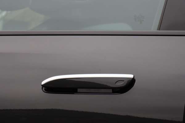 Mercedes-Benz E-Klasse 400 e 4MATIC AMG Line | Hyperscreen | Luchtvering | Achterasbesturing | Distronic+ | HUD | Massage | Burmester | Nappa Leder | Trekhaak | Vlakkenverwarming | Stoelventilatie | Soft-Close |
