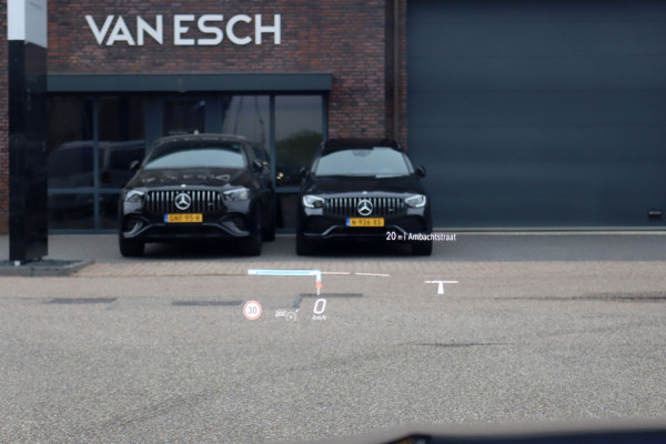 Mercedes-Benz E-Klasse 400 e 4MATIC AMG Line | Hyperscreen | Luchtvering | Achterasbesturing | Distronic+ | HUD | Massage | Burmester | Nappa Leder | Trekhaak | Vlakkenverwarming | Stoelventilatie | Soft-Close |