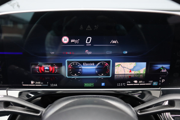 Mercedes-Benz E-Klasse 400 e 4MATIC AMG Line | Hyperscreen | Luchtvering | Achterasbesturing | Distronic+ | HUD | Massage | Burmester | Nappa Leder | Trekhaak | Vlakkenverwarming | Stoelventilatie | Soft-Close |
