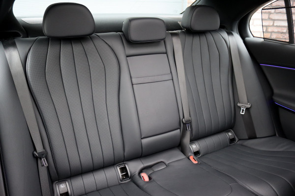 Mercedes-Benz E-Klasse 400 e 4MATIC AMG Line | Hyperscreen | Luchtvering | Achterasbesturing | Distronic+ | HUD | Massage | Burmester | Nappa Leder | Trekhaak | Vlakkenverwarming | Stoelventilatie | Soft-Close |