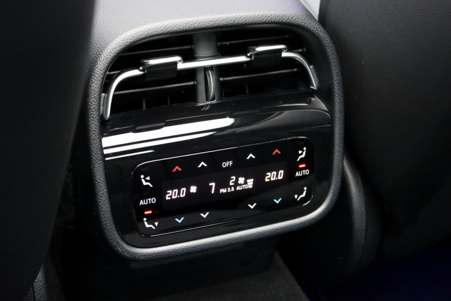 Mercedes-Benz E-Klasse 400 e 4MATIC AMG Line | Hyperscreen | Luchtvering | Achterasbesturing | Distronic+ | HUD | Massage | Burmester | Nappa Leder | Trekhaak | Vlakkenverwarming | Stoelventilatie | Soft-Close |