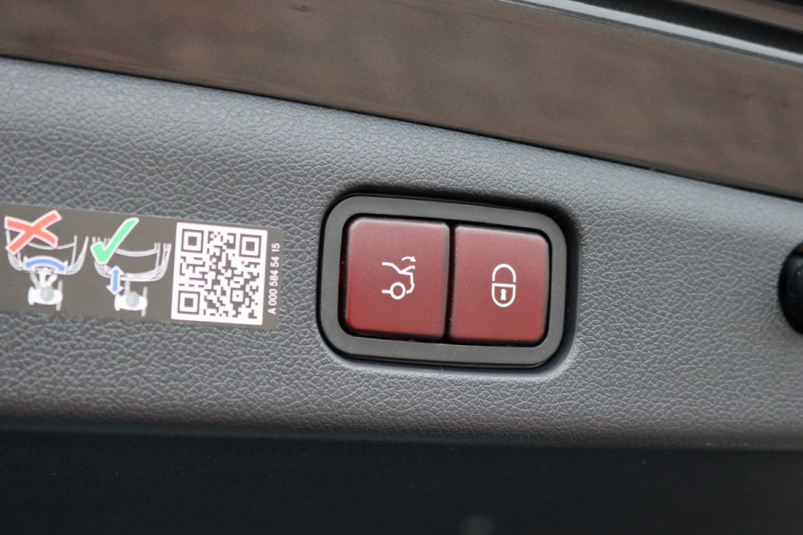 Mercedes-Benz E-Klasse 400 e 4MATIC AMG Line | Hyperscreen | Luchtvering | Achterasbesturing | Distronic+ | HUD | Massage | Burmester | Nappa Leder | Trekhaak | Vlakkenverwarming | Stoelventilatie | Soft-Close |