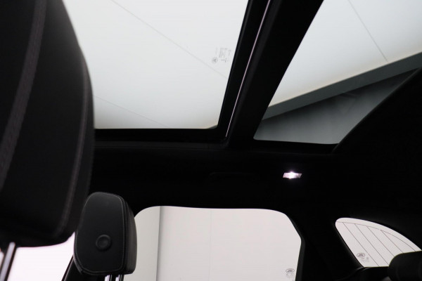 Land Rover Range Rover Velar 2.0 I4 Turbo * R-Dynamic * SE 300PK Trekhaak Pano/dak
