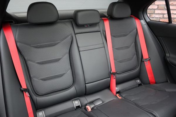 Mercedes-Benz C-Klasse AMG 63 S E Performance | 680 pk | Achterasbesturing | AMG Drivers Package | Distronic+ | Memory | Burmester | AMG Performance Stoelen | AMG-Aero Pakket | HUD | Digital Light |
